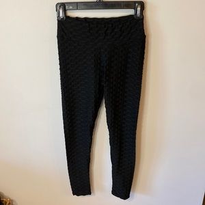 Black scrunch textured leggings, size small, Amazon